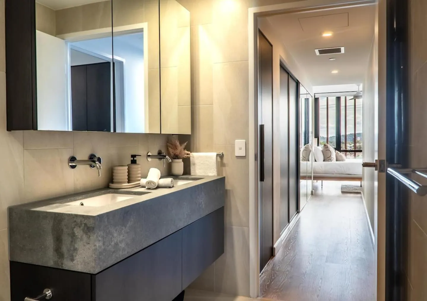 New! Coastal Elegance At Palm Beach Gold Coast 0*,  Australia