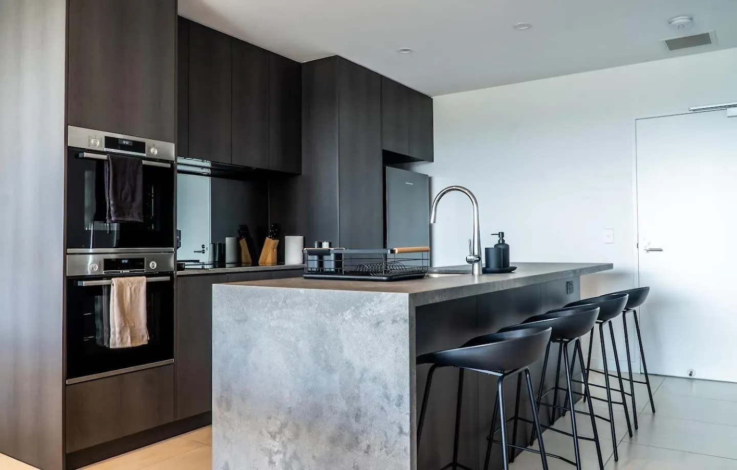Apartment New! Coastal Elegance At Palm Beach Gold Coast Australia