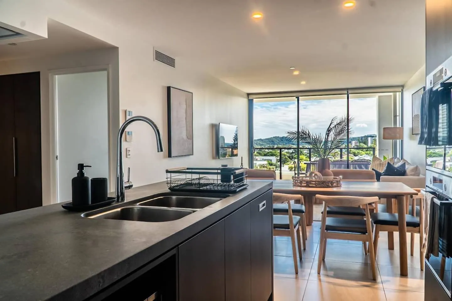 New! Coastal Elegance At Palm Beach Gold Coast