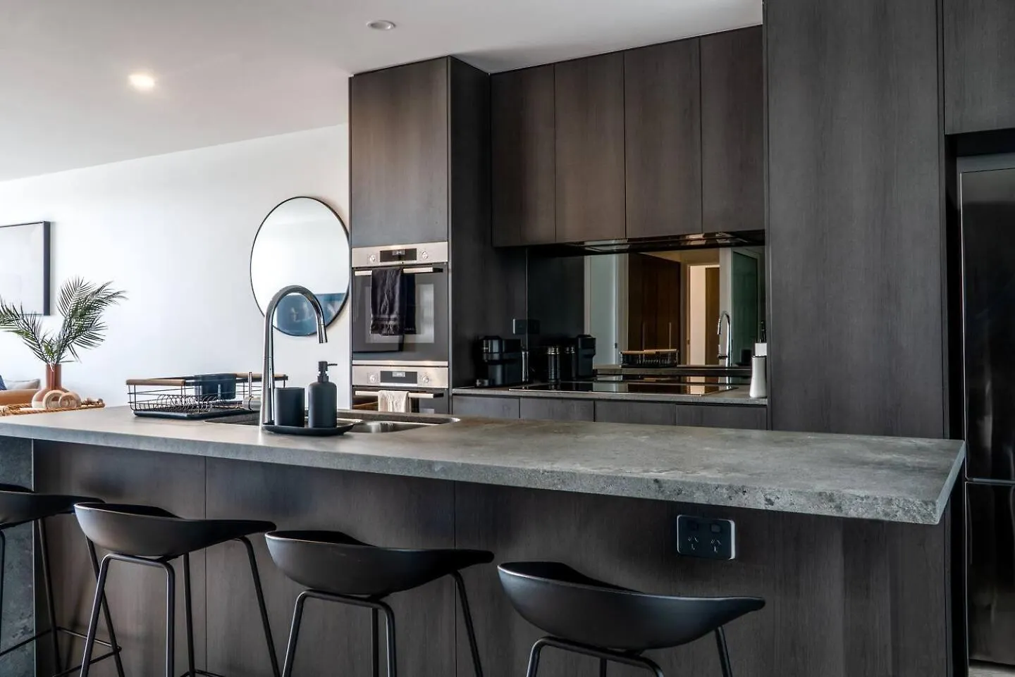 New! Coastal Elegance At Palm Beach Gold Coast