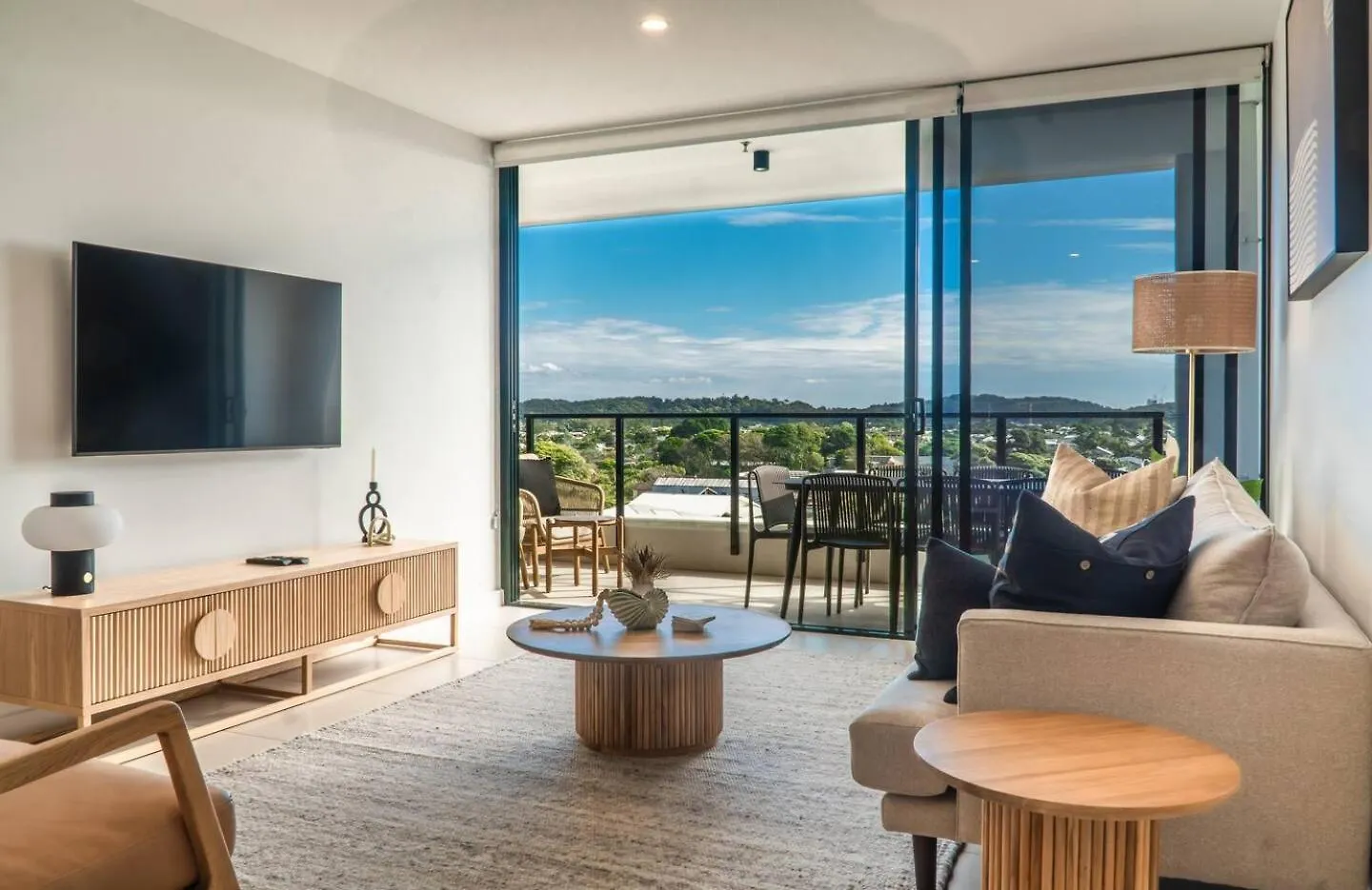 Apartment New! Coastal Elegance At Palm Beach Gold Coast